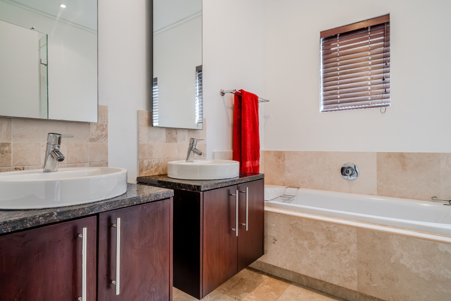 3 Bedroom Property for Sale in Oranjezicht Western Cape